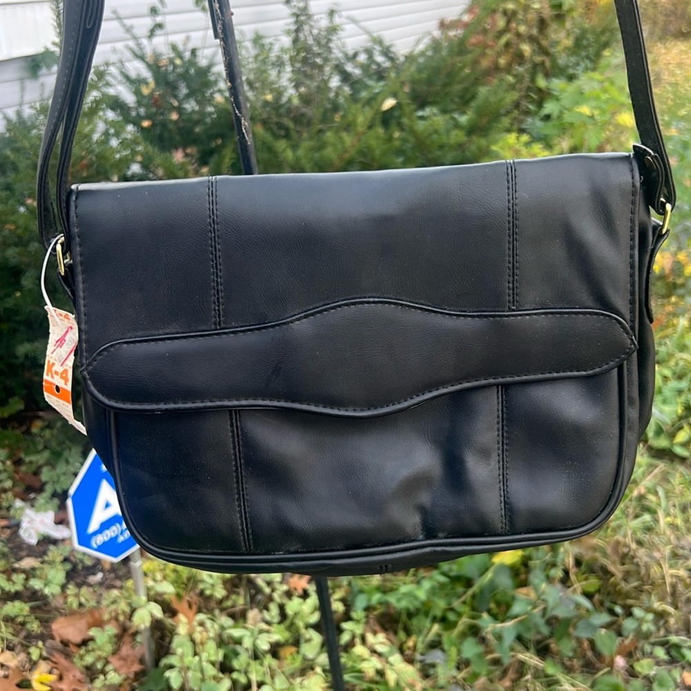 Black crossbody purse